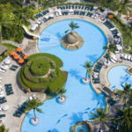 hotel-pool-schwimmbad-von-oben-luftaufnahme-mit-drohne-luftbild-innovators-aerial